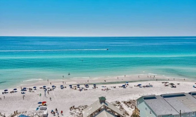 Indian Bayou Condo | Coastal Beach Retreat | Pool, Gym & Balcony Views