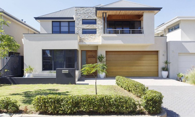 North Coogee House | Coastal Bliss - Family Home Moments from the Beach