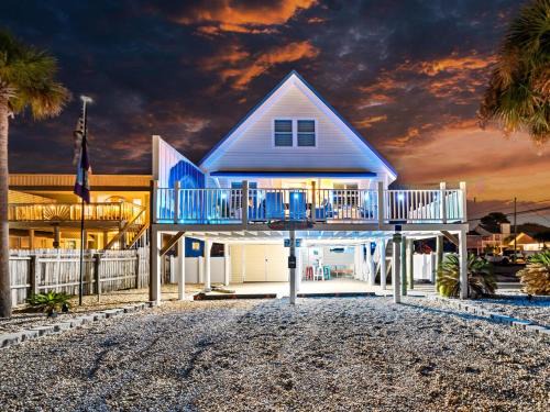 Holiday Beach House | Coastal Bliss