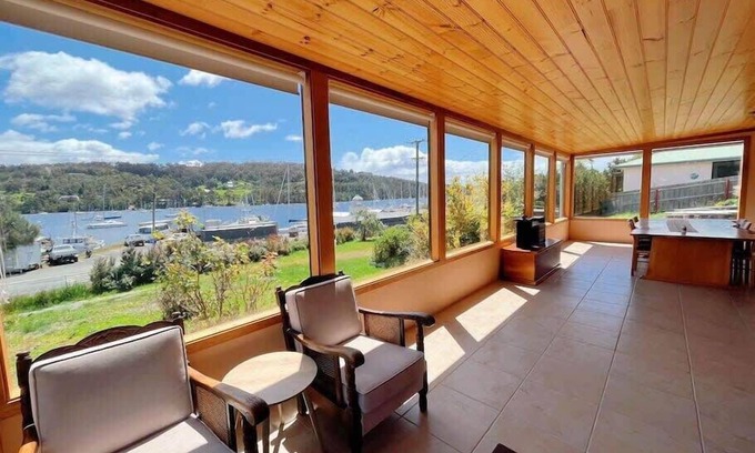 Kettering House | Coastal Cabin next to Bruny Island Ferry