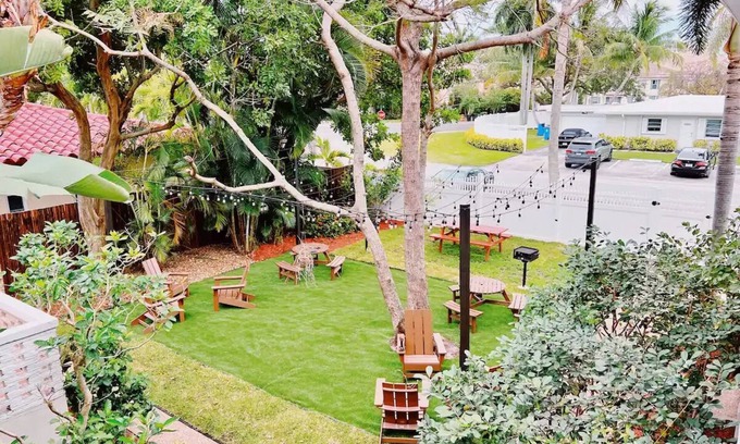 Coral Ridge Apartment | Coastal Charm - 1 Bedroom Apt - Steps from Dining, Shopping & Beaches