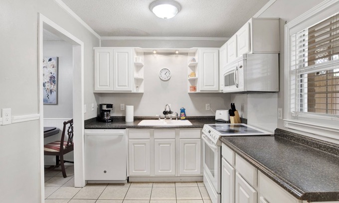 Northeast Pensacola House | Coastal Charm: Pensacola Townhome Delight!