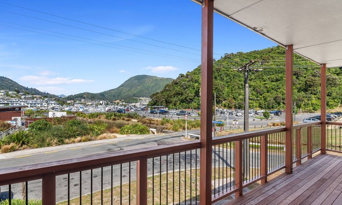 Picton House | Coastal Charm - Picton Holiday Home