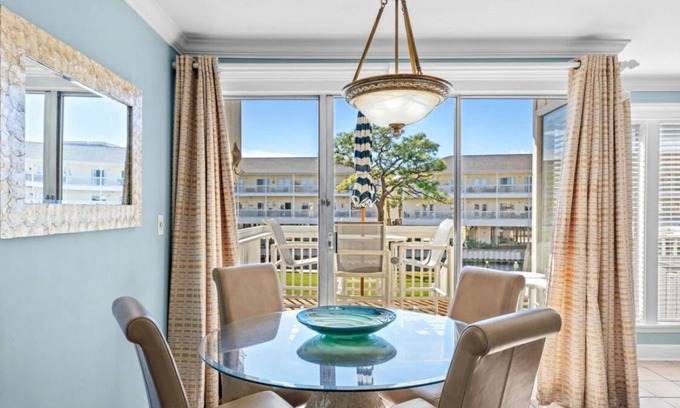 Holiday Isle Condo | Coastal Charm! Sandpiper Cove 1033,walk to beach, Canal Front, bring your boat!🌴