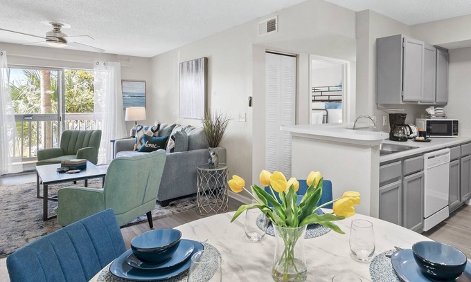 Indian Bayou Condo | COASTAL CHARMER, Great Value, Clean, Walk 2 Beach, Pool, Fitness Center & The Palms Resort/Rest/Bar