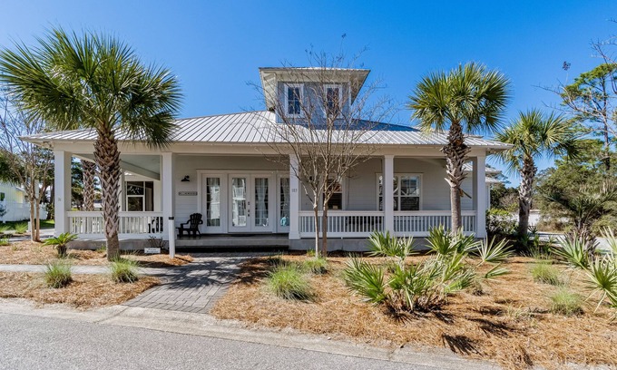 Emerald Waters Village House | Coastal charmer with huge screened patio, pool access, & W/D - minutes to beach