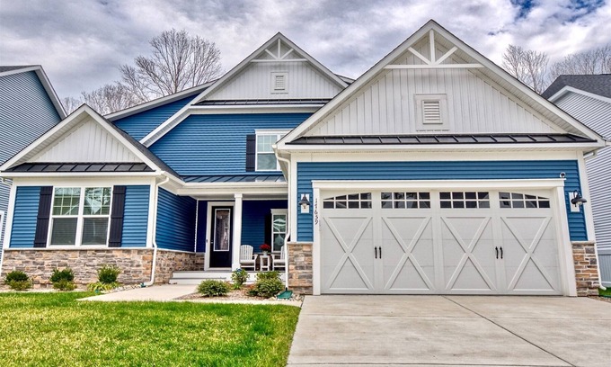 Lewes House | Coastal Club * 4BR Luxury Beach House w 3 Master Suites, 4 Full BA, Sleeps 10