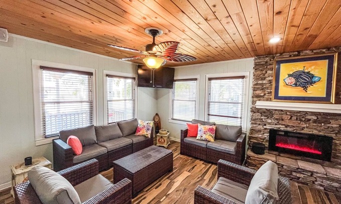 Ocean Isle Beach Apartment | Coastal Comfort - A cute beach cottage!