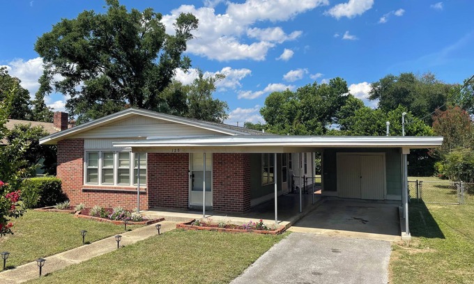 Warrington House | Coastal Comfort! Charming 3 bedroom, near beach and downtown Pensacola