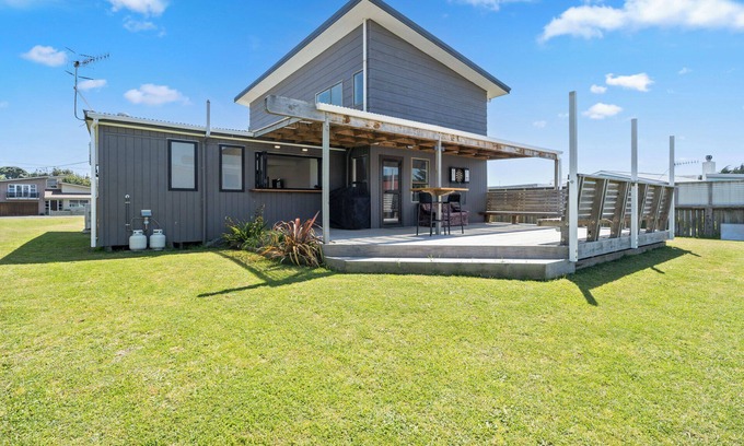Foxton Beach House | Coastal Comfort - Foxton Beach Holiday Home