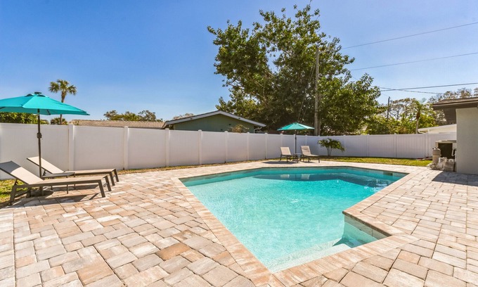 Southgate House | Coastal Comfort Getaway in the Heart of SRQ