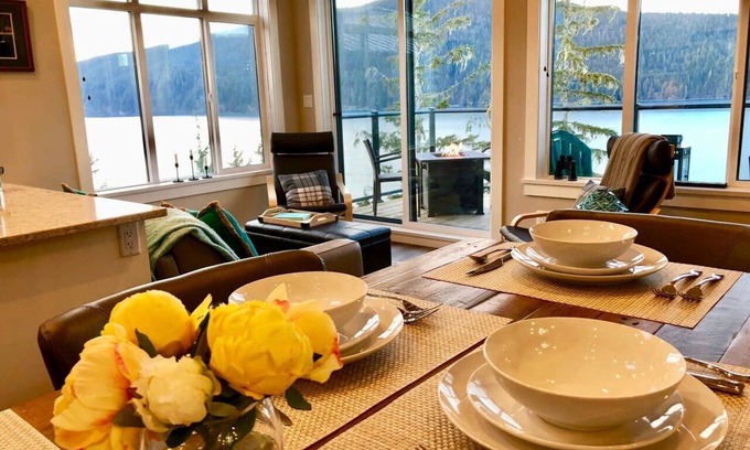 Port Renfrew House | Coastal Comfort (Oceanfront - Amazing Views) H037871054