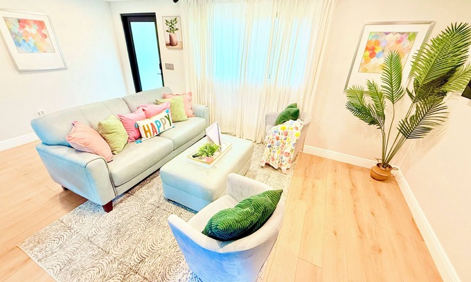 Tampa House | Coastal Comfort Retreat Getaway Near Hospitals