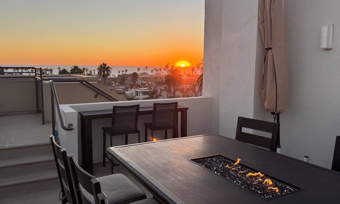 Townsite Condo | Coastal Condo Mid-Term Rental w/Roof-top Ocean, City, Mountain View Patio