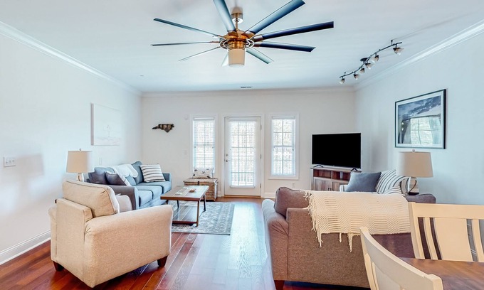 Supply Condo | Coastal condo with excellent views, balcony, washer/dryer, & AC - pool access