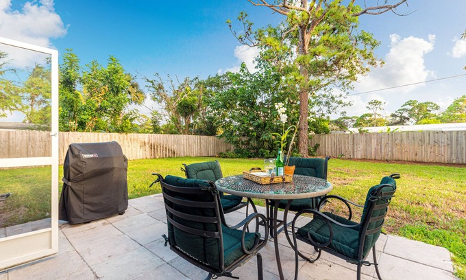 Hobe Sound House | Coastal Cottage/1 Mile to Hobe Sound Public Beach
