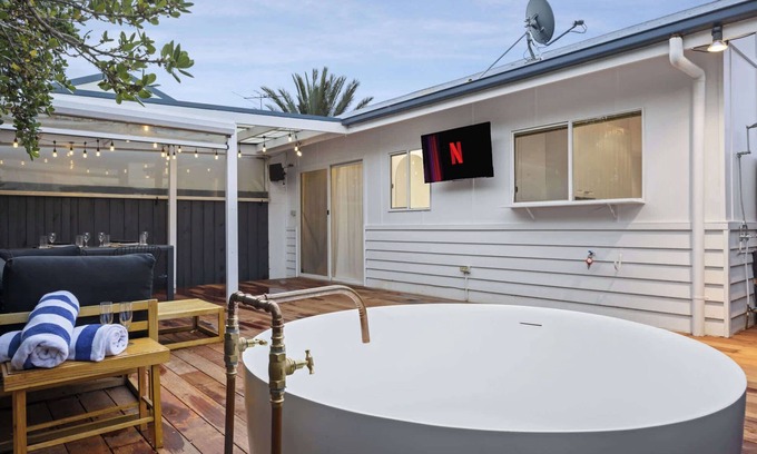 Capel Sound House | Coastal Cottage - 200m to Beach & Pet Friendly