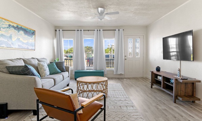 Aransas Pass Condo | Coastal Cottage Central to Port A+Corpus+Rockport