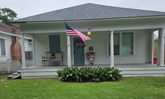 Freeport Cottage | Coastal Cottage w/Pool, just minutes from 3 Beaches