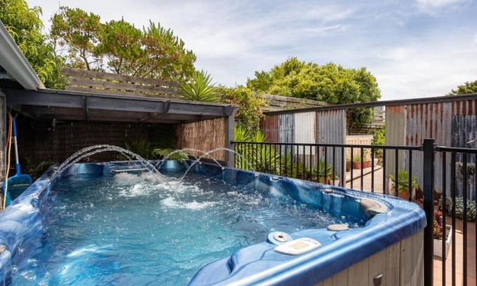 Kilcunda House | Coastal Country Retreat, Spa, fireplace, pet friendly, FREE WIFI wine & chocolates, Kilarney, 10 minutes to Phillip Island