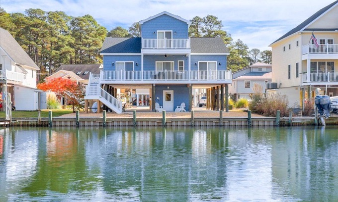 Captain's Cove House | Coastal Crab - Waterfront with incredible Amenities.