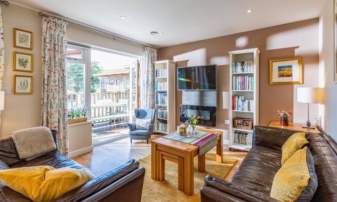 Porthtowan House | Coastal eco-home for up to 6, short walk from Porthtowan village and beach