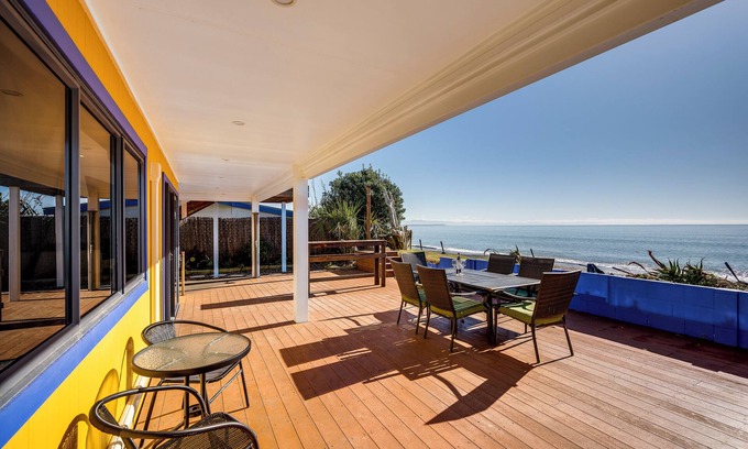 Te Awanga House | Coastal Embrace - Te Awanga Seaview Escape