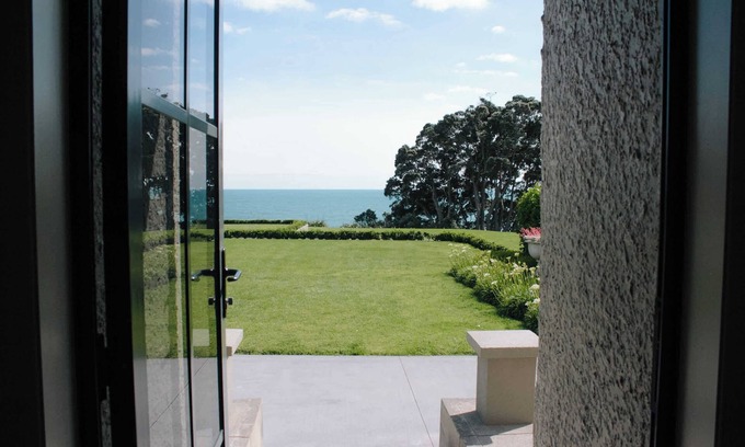 Pitone Apartment | Coastal Escape with Stunning Sea Views