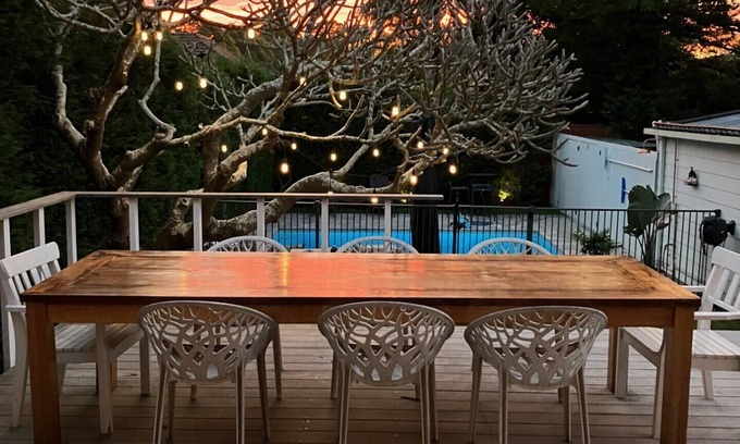 Freshwater House | Coastal Family Oasis | Freshwater Beach Retreat | Heated Pool | Sleeps 7