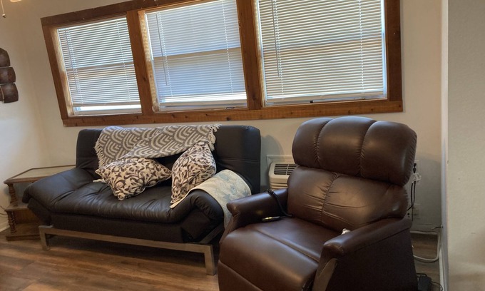 Port Mansfield Apartment | Coastal fishing and duck hunting getaway 1 block from the water