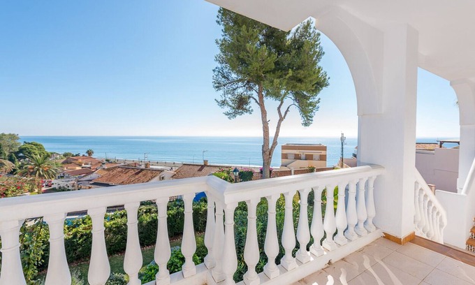 Benajarafe Ski Chalet | Coastal Haven: Your Perfect Escape in Benajarafe