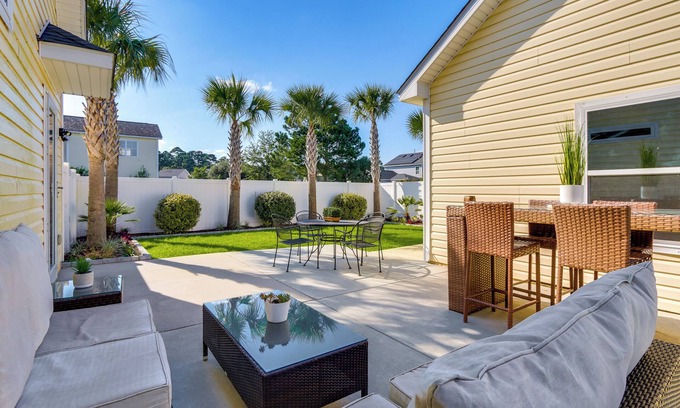 Bluffton House | Coastal Home w/Yard < 1 Mi to Old Town Bluffton!