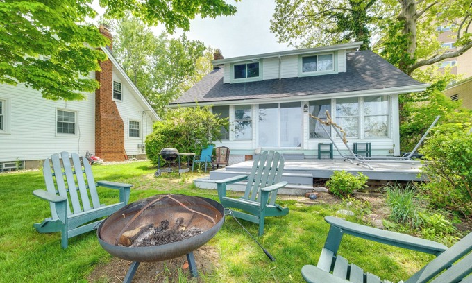 Euclid Cottage | Coastal Lake Erie Cottage w/Amazing Water Views!