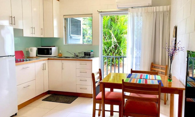 Edge Hill Apartment | Coastal Living near Shops and Botanical Gardens