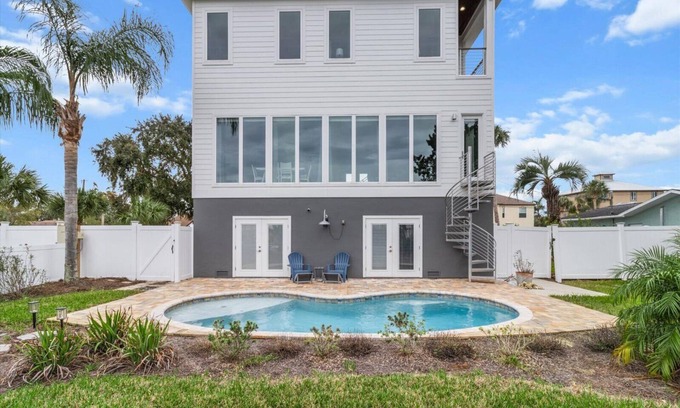 Dixie Shores House | Coastal Manatee Escape - Lovely 4-BR home on a canal in peaceful Crystal River
