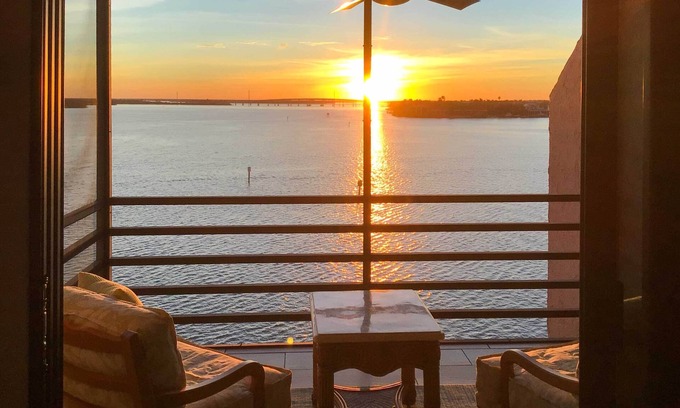 Marco Island Condo | Coastal Marco Island Condo w/Club Amenities!