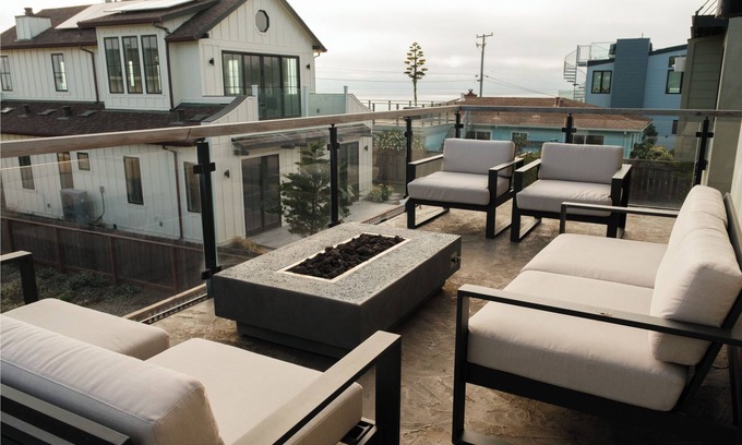 Moss Beach House | Coastal Modern Beachside Home