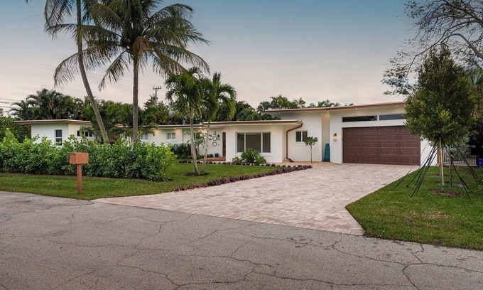 Lake Ida Shores House | Coastal Modern Luxury, 5+ Bed, Pool, Everything. Five-Star Resort Style Living.