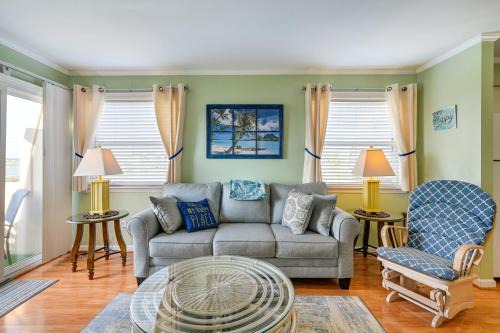 Gulf Stream Estates Apartment | Coastal Murrells Inlet Condo with Balcony!