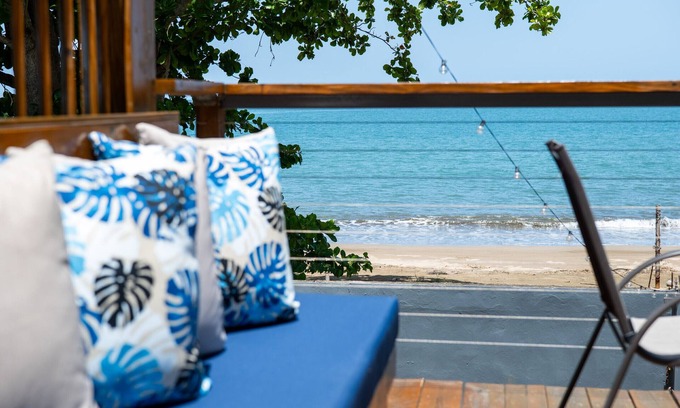 Algarrobos House | Coastal Oceanfront Hideaway w/3BR & Private Deck