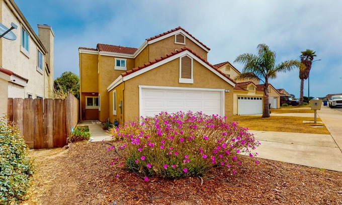 Marina House | Coastal paradise with beautiful private yard - walk to beach