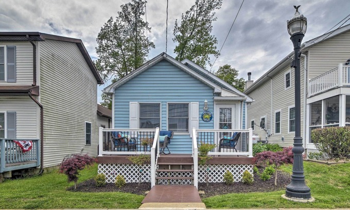 Chesapeake Beach Cottage | Coastal Pet-Friendly Cottage < 1/2 Mi to Beaches