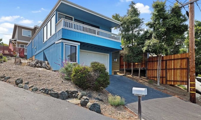 Park Hill House | Coastal Pines Chalet by Moonstone Beach