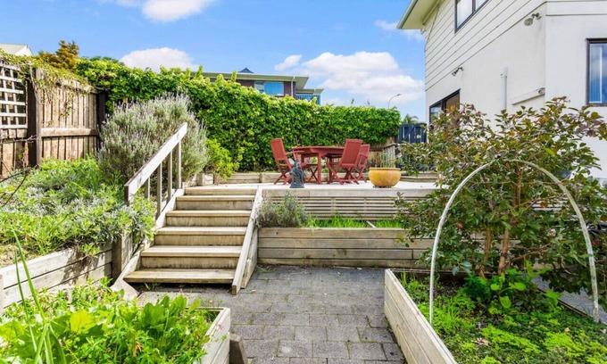Browns Bay House | Coastal Retreat Unit close to Beach