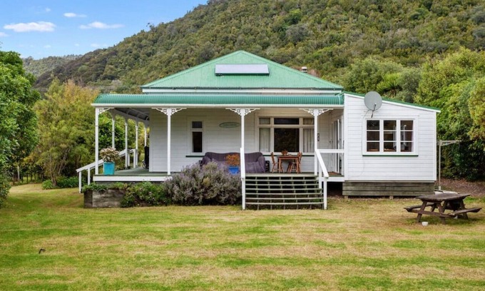 Waihau Bay Villa | Coastal Retreat at Whanarua Villa