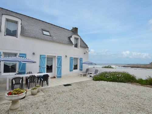 Saint-Guenole House | Coastal Retreat in Penmarch