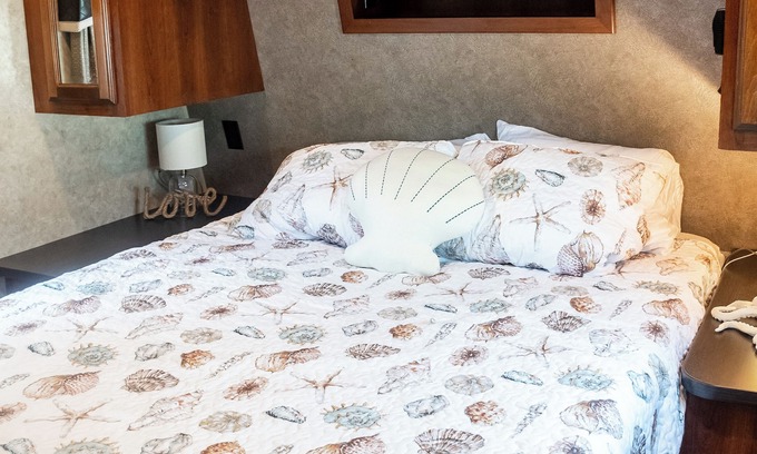 Iona House | Coastal Rv Getaway-Pet Friendly- Beaches and Islands 2-10 minutes away!