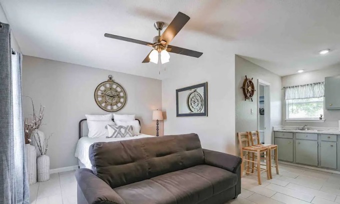 Oyster Creek Apartment | Coastal Studio - Freeport, Tx