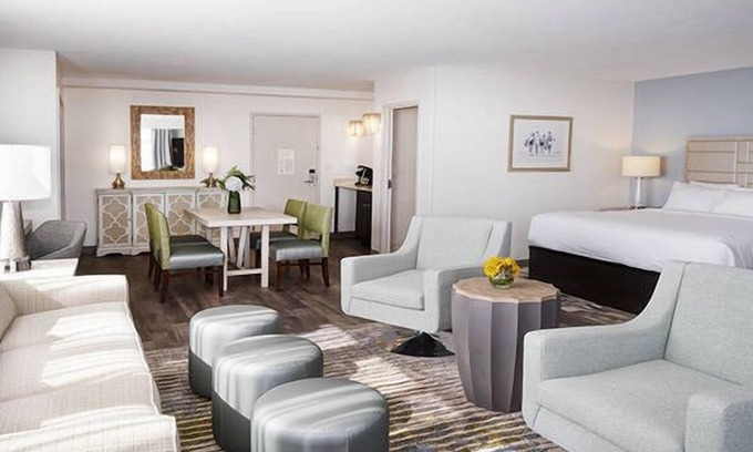Silver Beach Hotel | Coastal-Style Retreat! Onsite Parking and Pools! Near Woods Hole Aquarium!