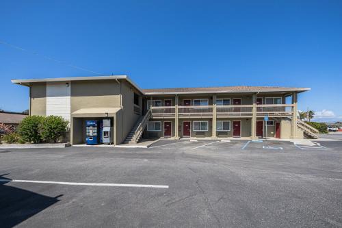 Castroville Hotel | Coastal Valley Inn